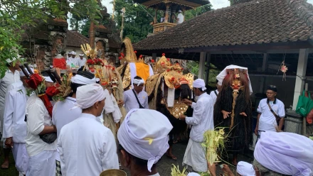 NGIRING PETAPAKAN DALEM SETRA BANJAR ADAT JEBAUD